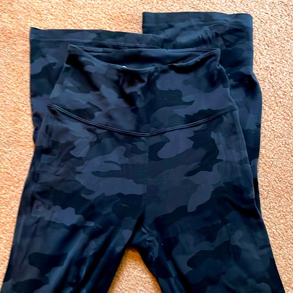 Lululemon Activewear pants. Size 4. Used - Picture 3 of 3